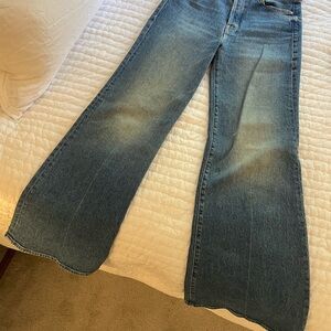 Like New! Mother The Tomcat Roller Jeans in Other Moods - size 26